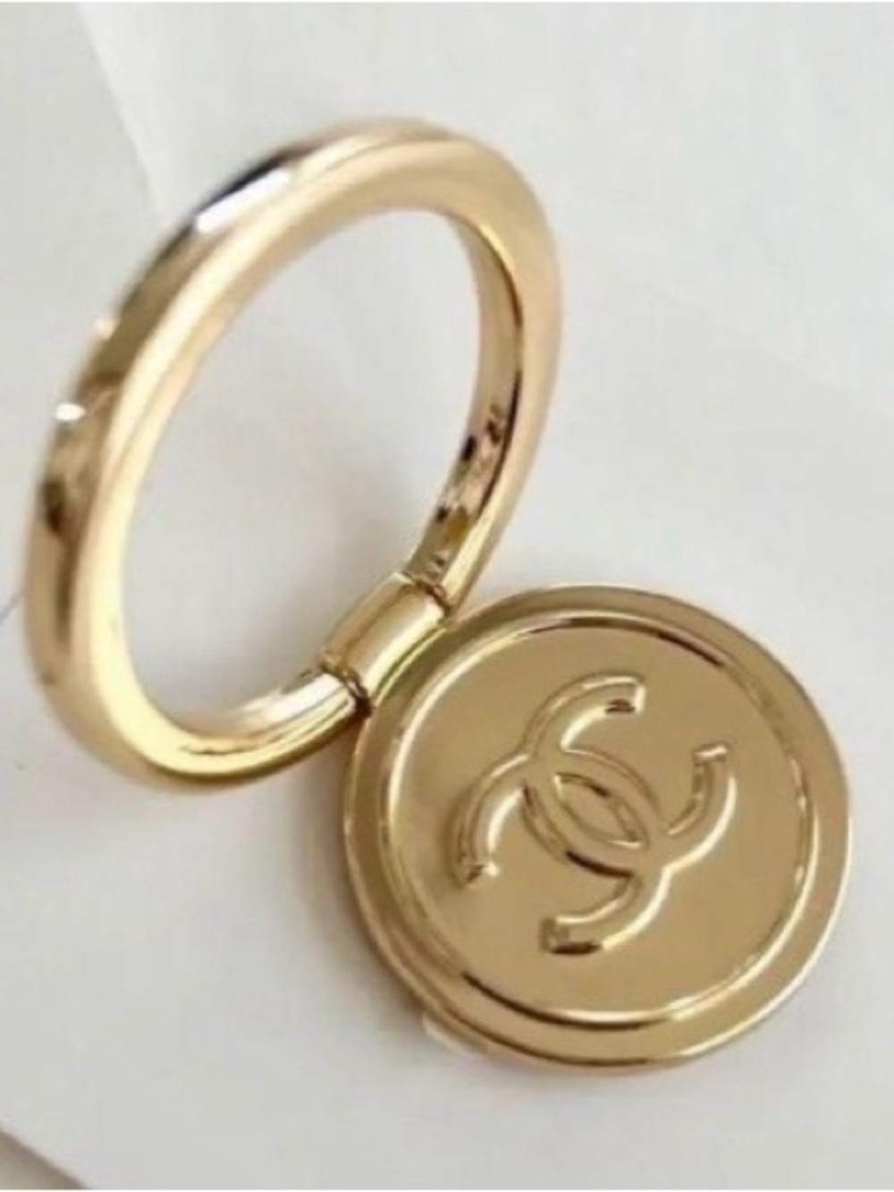 CHANEL GWP Gold CC Logo Ring Phone Grip - Picture 3 of 4